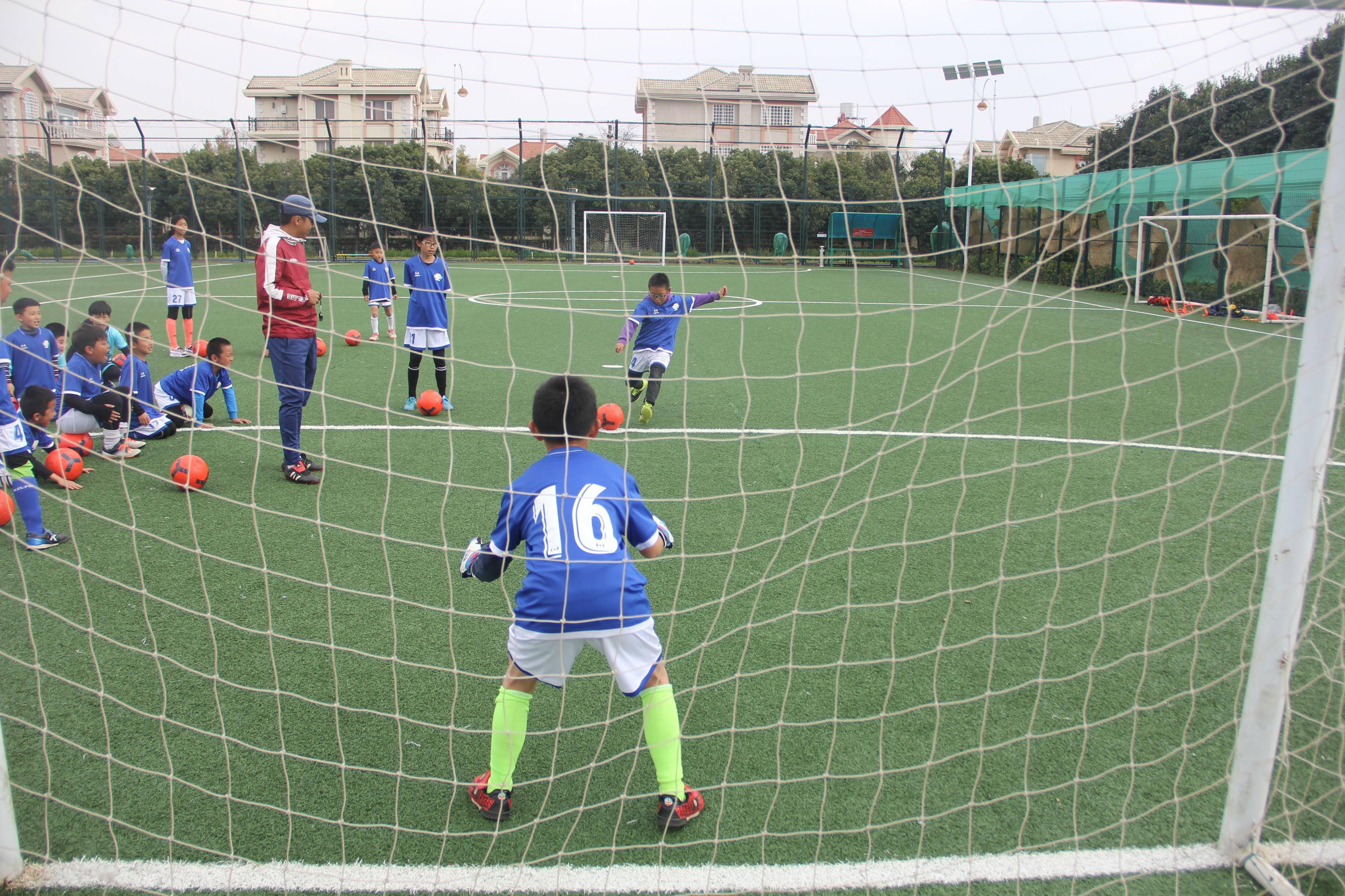 关于足球运动员心理健康管理体系逐渐建立，助力成长的信息